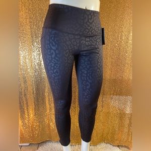 ✨BRAND NEW WITH TAGS‼️🏷️ Leopard Print 🐆 7/8 Leggings - 2 pockets!✨